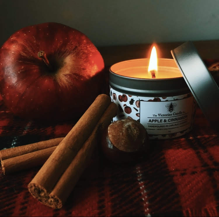 Apple & Cinnamon Scented Soy Candle